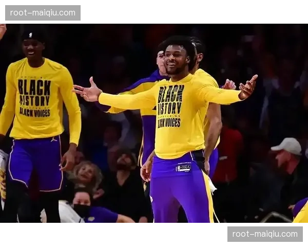 湖人雷迪克解释布朗尼短时间出场 称属临场调整非既定计划